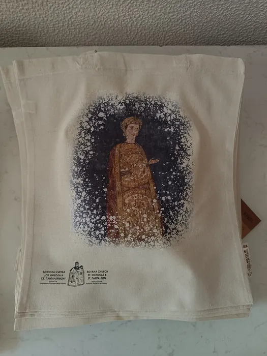 Cotton tote with an icon print